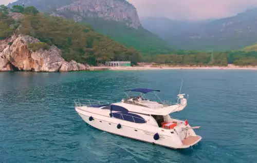 Luxury 18-Meter Yacht for 10 Guests in Antalya’s Stunning Bays