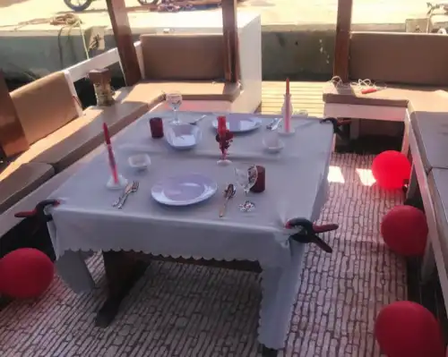 Ayvalık’ta Ekonomik 12 Kişiye Kadar Kapasiteli Tekne Gezi ve Yüzme İçin İdeal