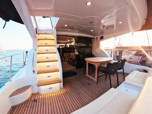 16-метровая роскошная яхта в Айвалыке: Идеально для купания и вечеринок