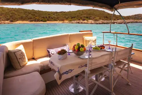 Bodrum’da Özel Yapım Tekne ile Eşsiz Mavi Yolculuk Deneyimi 8 Kişiye Kadar