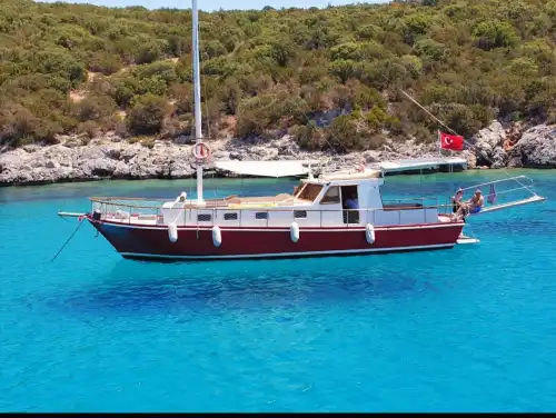 Bodrum’da Özel Yapım Tekne ile Eşsiz Mavi Yolculuk Deneyimi 8 Kişiye Kadar