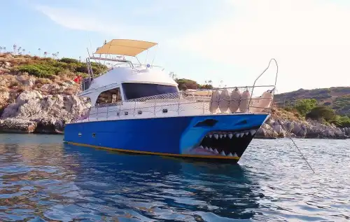 Bodrum’da 13,95 Metrelik 2 Kabinli Konaklamalı yada 10 Kişilik Günübirlik Tekne