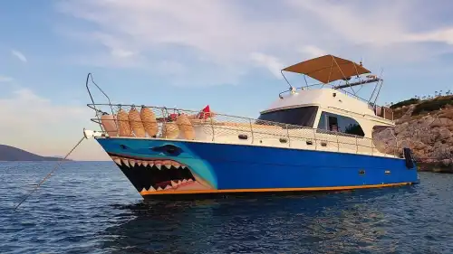 Bodrum’da 13,95 Metrelik 2 Kabinli Konaklamalı yada 10 Kişilik Günübirlik Tekne