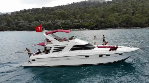 Bodrum Koylarında Hız ve Konforun Buluştuğu, Fairline 55 Lüks Motoryat