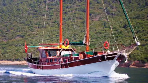 Bodrum'da konaklamalı Tatiller İçin İdeal 3 Kabinli Gulet