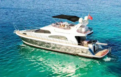 Bodrum’da 3 Kabinli 6 Kişi Konaklama kapasiteli Lüks Motoryat