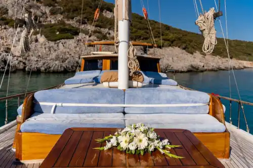 Bodrum'un Eşsiz Maviliğinde 5 Kabinli 10 Kişilik Lüks Gulet