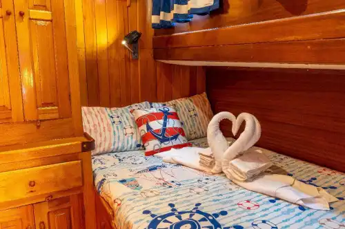 Bodrum'un Eşsiz Maviliğinde 5 Kabinli 10 Kişilik Lüks Gulet