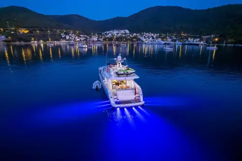 Bodrum'da Mavinin Her Tonunu Hissedin, Princess 72 Lüks Motoryat