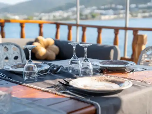 Bodrum'da Eşsiz Tasarıma Sahip, 23 Metre, 4 Kabinli Özel Yapım Motoryat