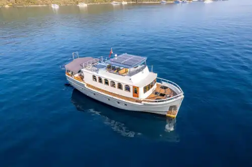 Bodrum'da Eşsiz Tasarıma Sahip, 23 Metre, 4 Kabinli Özel Yapım Motoryat