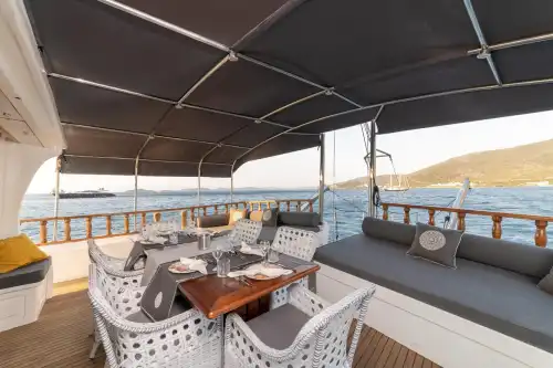 Bodrum'da Eşsiz Tasarıma Sahip, 23 Metre, 4 Kabinli Özel Yapım Motoryat