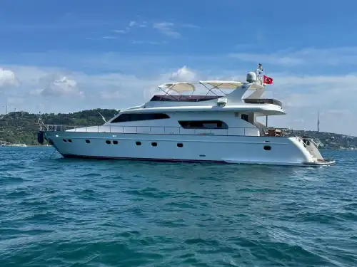 Bodrum'da Geniş Gruplara Uygun, 27 Metre, 3 Kabinli Şık Motoryat