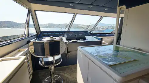 Bodrum'dan Marmaris'e, Zarif Tasarımlı 26 Metre, 4 Kabinli Lüks Motoryat