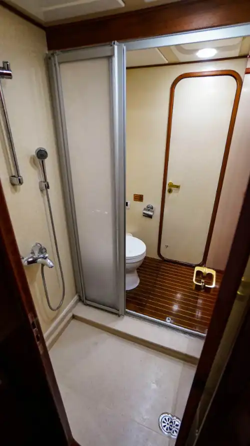 Bodrum'dan Marmaris'e, Zarif Tasarımlı 26 Metre, 4 Kabinli Lüks Motoryat