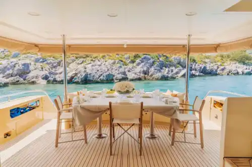 Исследуйте легендарные бухты Бодрума на 27-метровой эксклюзивной моторной яхте