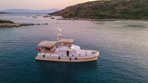 Bodrum’da Özel Yapım 3 Kabinli Motoryat: 6 Kişilik Lüks Deneyim