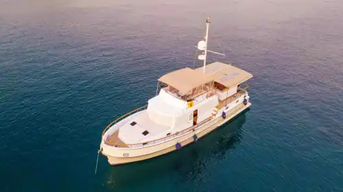 Bodrum’da Özel Yapım 3 Kabinli Motoryat: 6 Kişilik Lüks Deneyim