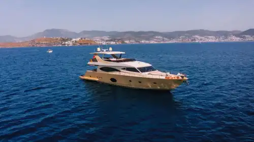 Исследуйте легендарные бухты Бодрума на 27-метровой эксклюзивной моторной яхте