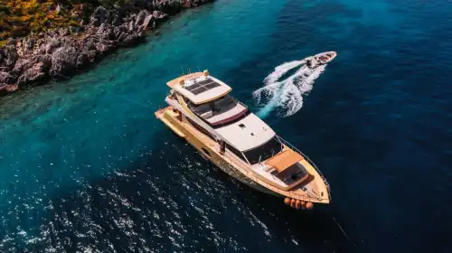 Исследуйте легендарные бухты Бодрума на 27-метровой эксклюзивной моторной яхте
