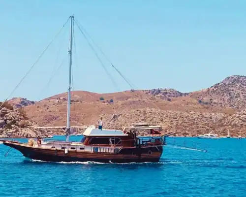 Marmaris Bozburun’da 20 Metrelik Konforlu Gulet ile Unutulmaz Deniz Tatili