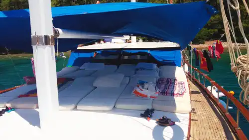 Bozburun’nun Turkuaz Sularında 5 Kabinli 10 Kişilik Konaklamalı Gulet