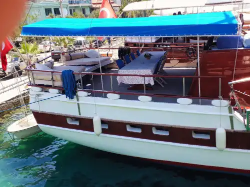 Bozburun’nun Turkuaz Sularında 5 Kabinli 10 Kişilik Konaklamalı Gulet