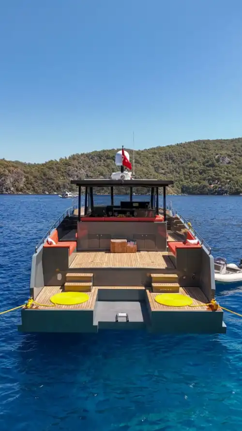 Luxury 2-Cabin Motor Yacht – Perfect for Special Occasions