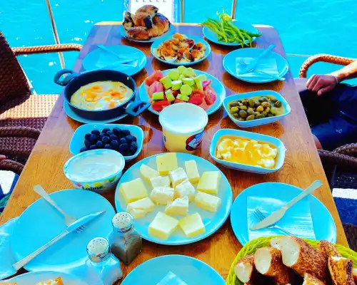 Роскошное морское путешествие на яхте Bayliner в Чешме