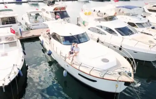 Аренда ультра-роскошной яхты в Чешме вместимостью до 8 человек