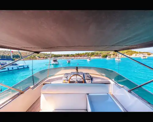 Почувствуйте свободу на кристально чистых водах Чешме