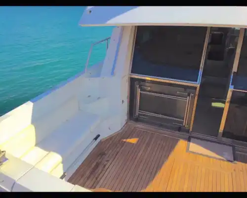 Путешествие с комфортом на яхте Mochi – премиальная аренда в Чешме