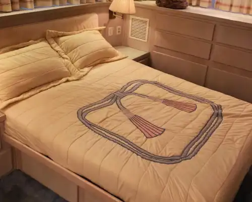 Почасовая или дневная аренда яхты Hatteras – отправление из Чешме