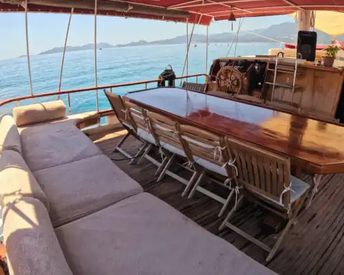 Demre’nin Göz Alıcı Sularında 6 Kabinli Konforlu Gulet