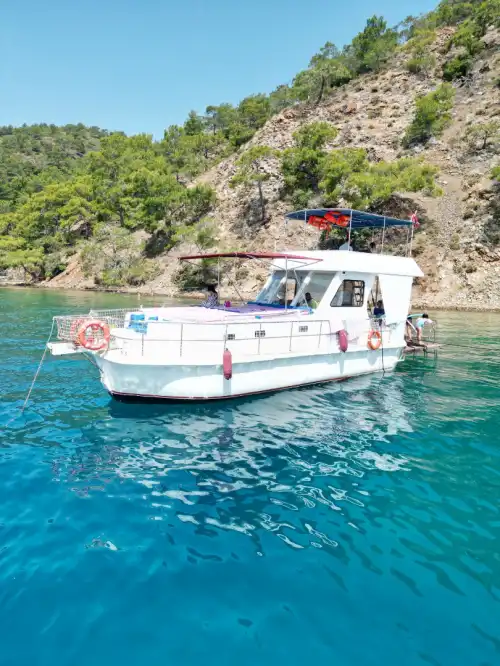 Вместимость 10 человек, экипаж на борту и топливо включено