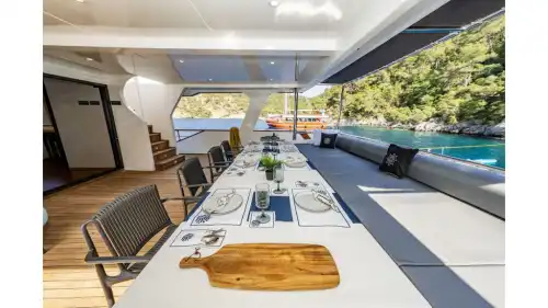 2023 Model Ultra Lüks Motoryat: Ana Güvertede Master Kabin Ayrıcalığı (28m, 12 Kişi)