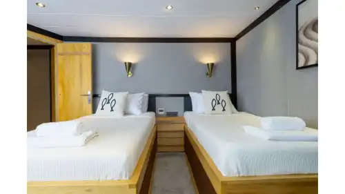 2023 Model Ultra Lüks Motoryat: Ana Güvertede Master Kabin Ayrıcalığı (28m, 12 Kişi)