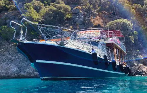 Fethiye Koylarında Büyük Gruplar İçin Şık ve Rahat Tekne Turu