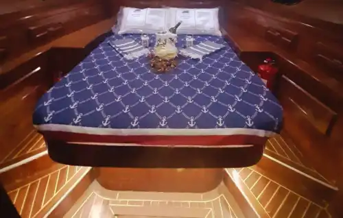 Affordable 8-Person Yacht for Relaxing Daily and Hourly Tours in Fethiye