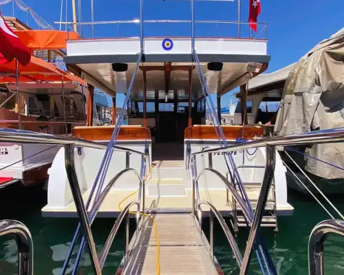 25 Kişilik Konforlu Tekne ile Fethiye Koylarını Keşfedin