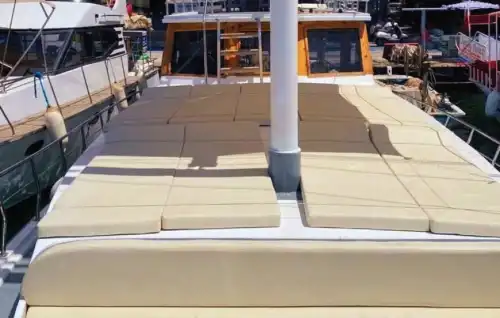 Fethiye'de 24 Kişi Kapasiteli Özel Ekonomik Tekne ile Keyifli Saatlik veya Günübirlik Turlar