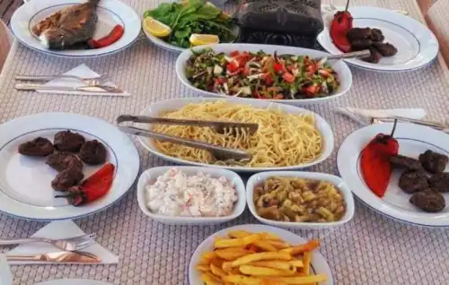 Fethiye'de 24 Kişi Kapasiteli Özel Ekonomik Tekne ile Keyifli Saatlik veya Günübirlik Turlar