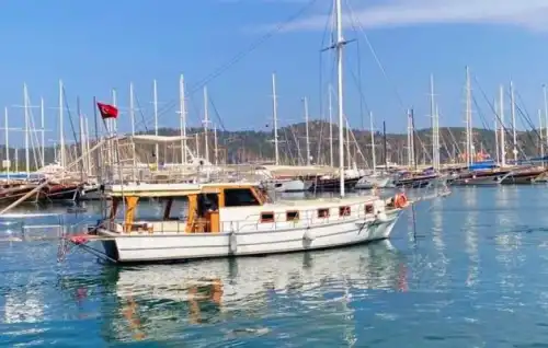 Fethiye'de 24 Kişi Kapasiteli Özel Ekonomik Tekne ile Keyifli Saatlik veya Günübirlik Turlar