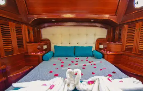 Fethiye'de Saatlik veya Günübirlik Kiralık 12 Metrelik Özel Tekne