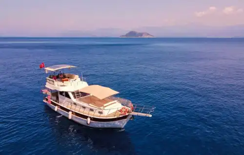 Fethiye'de Saatlik veya Günübirlik Kiralık 12 Metrelik Özel Tekne