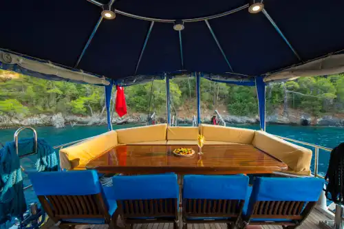 Гёджек: аренда яхты с ночёвкой | 3 каюты, 6 гостей, топливо включено