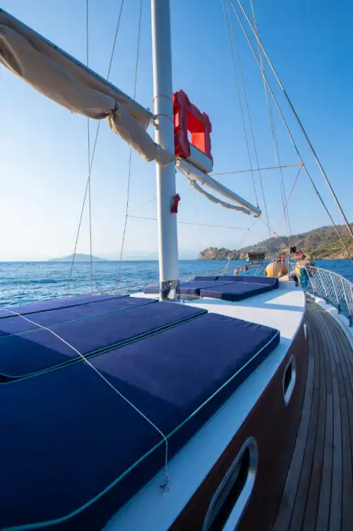 Гёджек: аренда яхты с ночёвкой | 3 каюты, 6 гостей, топливо включено