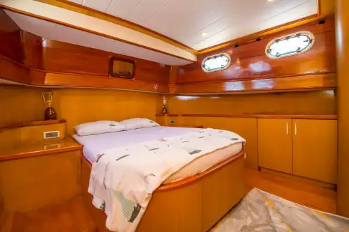 Гёджек: аренда яхты с ночёвкой | 3 каюты, 6 гостей, топливо включено