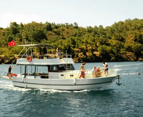 Fethiye’nin Benzersiz Koylarında Keyifli ve Konforlu Bir Gün Geçirin