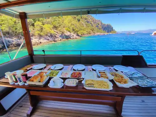 Аренда яхты почасово и на день в живописных бухтах Фетхие